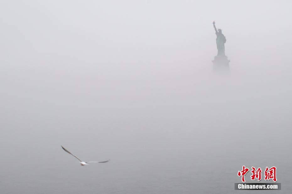 纽约雨雾天气 远眺现美景