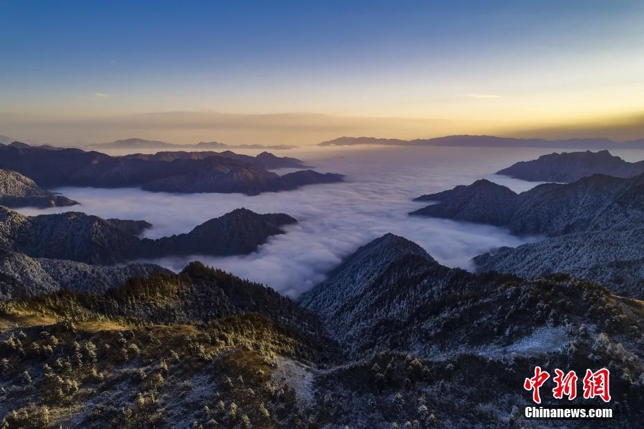 四川石棉王岗坪 云海之上的雪山盛宴