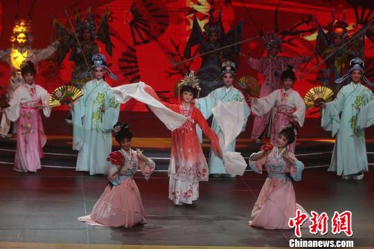 2018年海南省琼剧春节晚会上演戏迷们盛享文化大餐