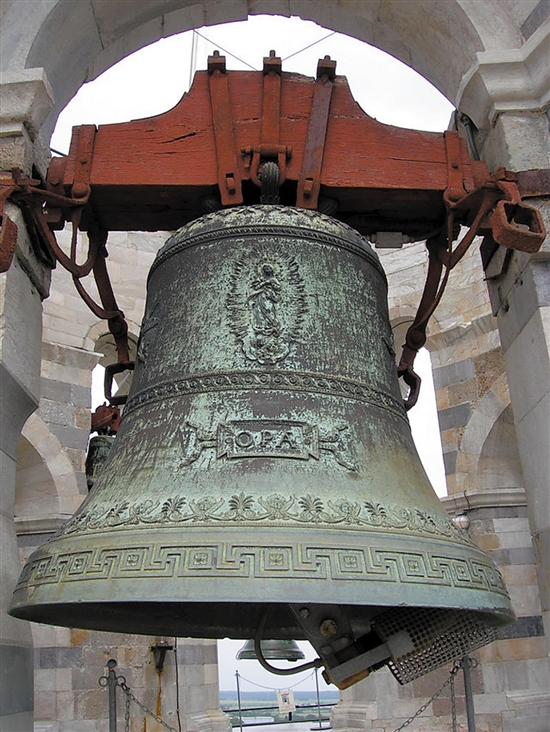 意大利马里内利铸钟厂铸造的比萨斜塔上的大钟