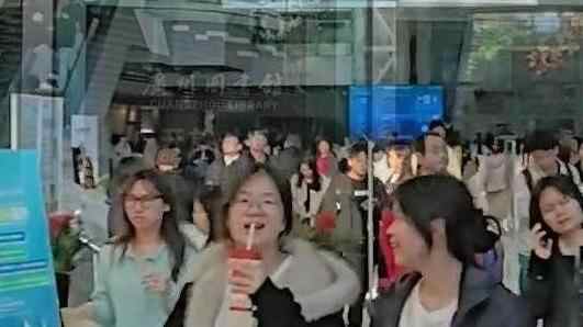  视频 | 元旦假期市民在图书馆“文化度假”，对“十五五”充满新期待